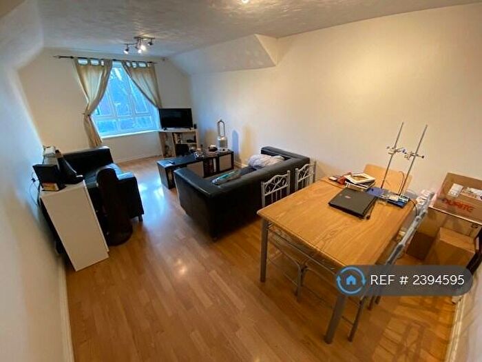 2 Bedroom Flat To Rent In Broomfield Lodge, Leeds, LS6