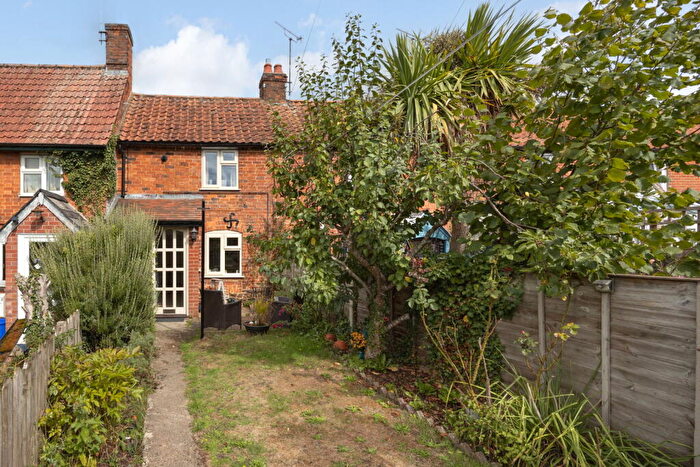 2 Bedroom Cottage For Sale In The Leaze, Bromham, Wiltshire, SN15