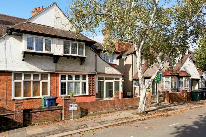 4 Bedroom Semi-Detached House To Rent In Temple Gardens, Temple Fortune, NW11