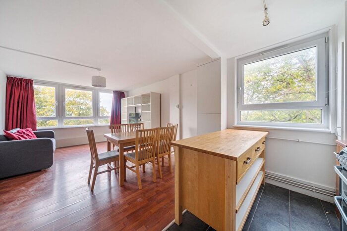 2 Bedroom Flat To Rent In College Road, Crystal Palace, London, SE19