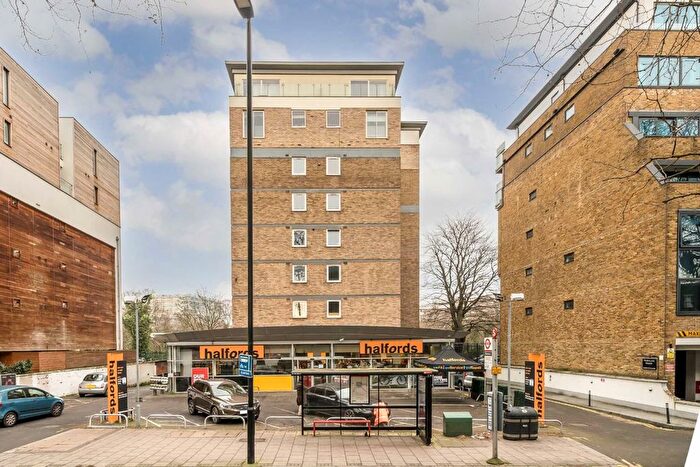 2 Bedroom Flat To Rent In Chiswick High Road, London, W4