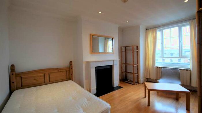 3 Bedroom Apartment To Rent In Willesden Lane, London NW2