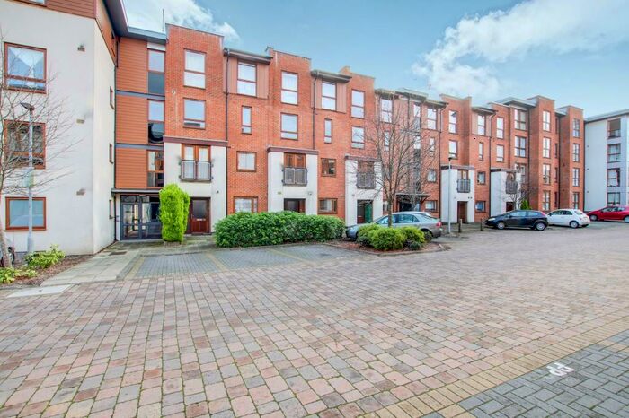 2 Bedroom Apartment To Rent In Commonwealth Drive, Rampling Court Commonwealth Drive, RH10