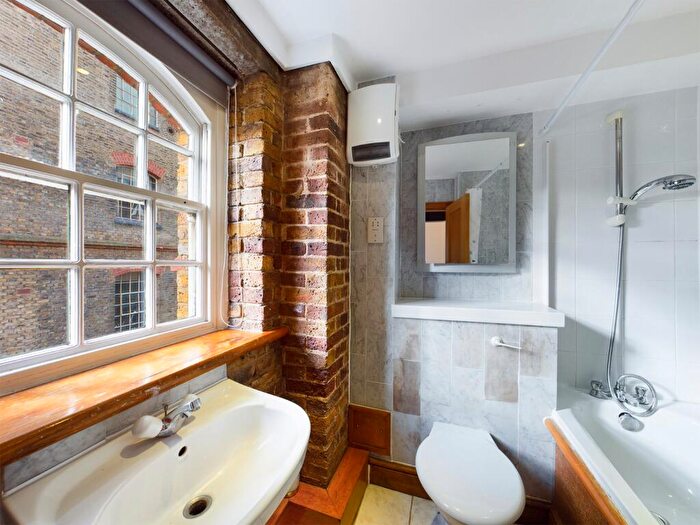 2 Bedroom Apartment To Rent In Addlestone, Surrey, KT15