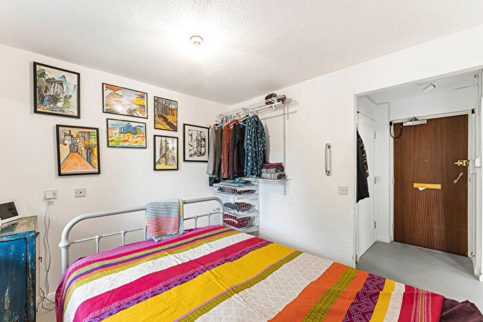1 Bedroom Apartment For Sale In Tottenham Road, London, N1