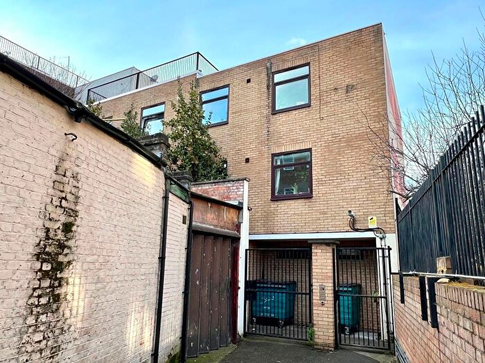 1 Bedroom Flat To Rent In East Street, Bromley, Kent, BR1