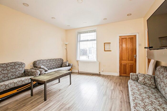 3 Bedroom Terraced House For Sale In Rose Street, Halifax, HX1
