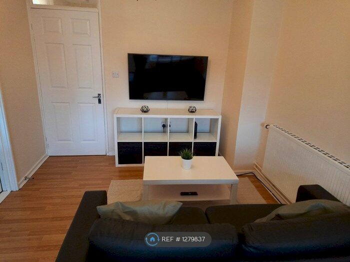 4 Bedroom End Of Terrace House To Rent In Cranmer Walk, Nottingham NG3