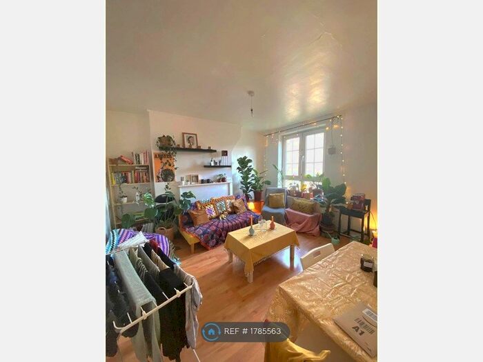 3 Bedroom Flat To Rent In Whitethorn House, London, E1W