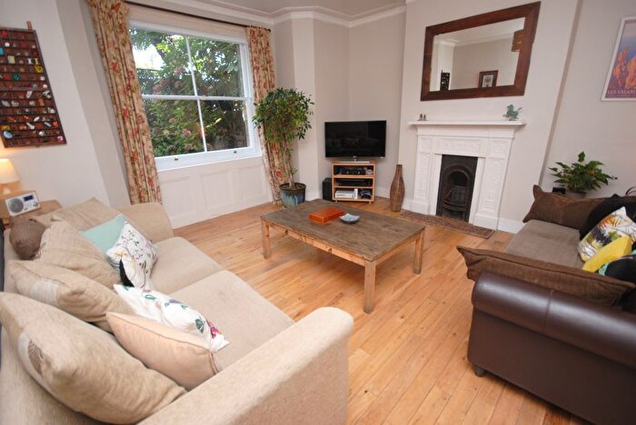 2 Bedroom Flat To Rent In Asylum Road, London, SE15