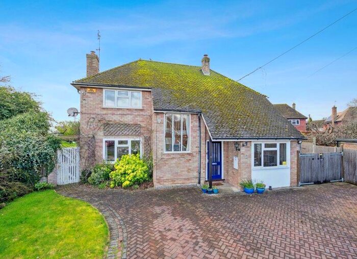 4 Bedroom Detached House For Sale In Mayflower Close, Hartwell Buckinghamshire, HP17