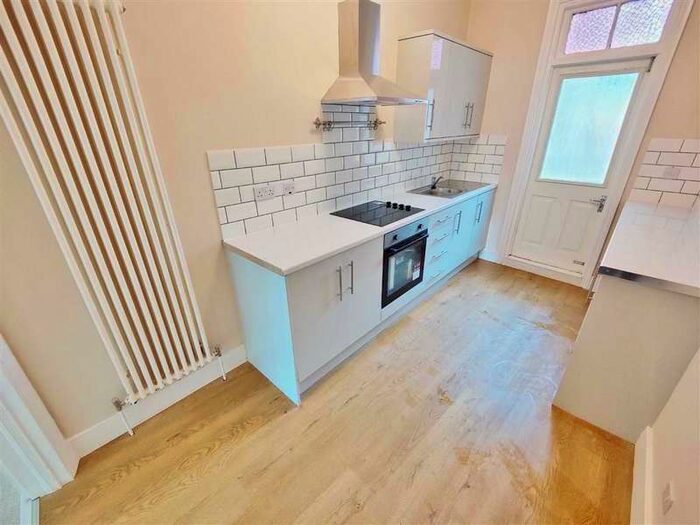 1 Bedroom Flat To Rent In Glendale Gardens, Leigh On Sea, Essex, SS9