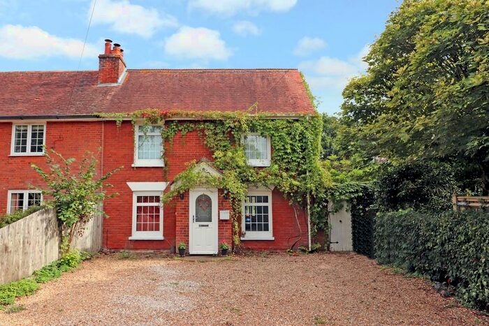 3 Bedroom Semi-Detached House For Sale In Durley Street, Durley, SO32