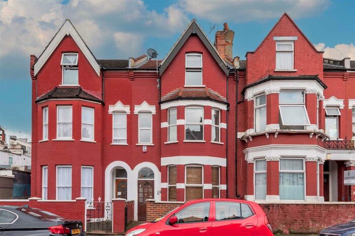 6 Bedroom Terraced House To Rent In Burgoyne Road, Finsbury Park, N4