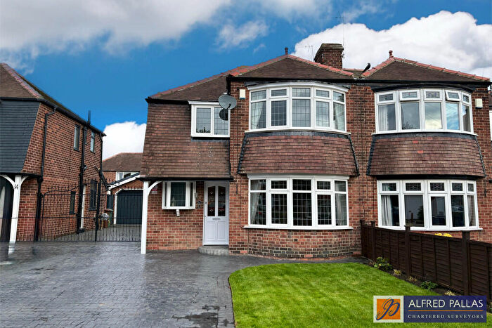 3 Bedroom Semi-Detached House For Sale In Mill View Avenue, Fulwell, SR6