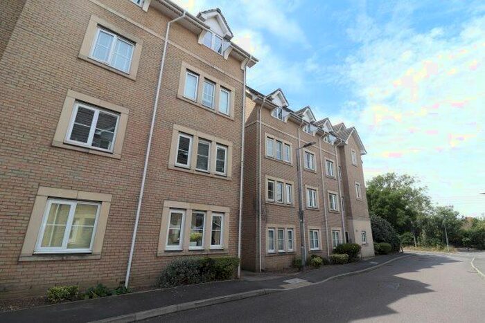 2 Bedroom Flat To Rent In Walnut Close, Basildon, SS15