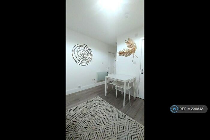Studio To Rent In Finchley, London, N3