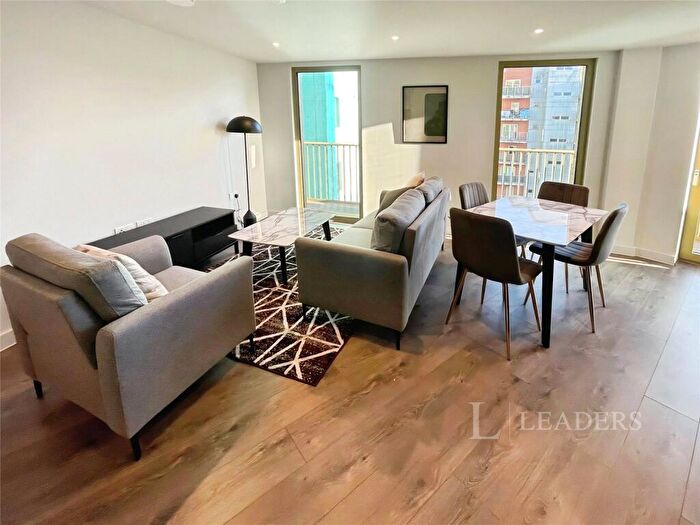 2 Bedroom Flat To Rent In Castle Street, Luton, Bedfordshire, LU1