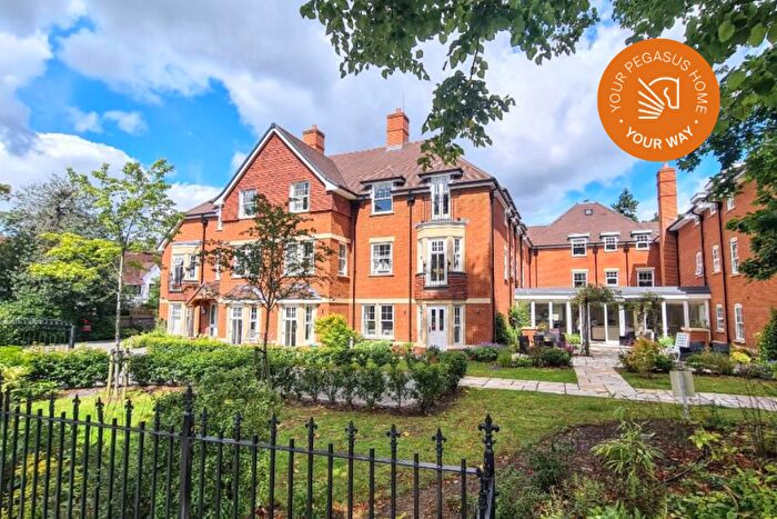 1 Bedroom Retirement Property For Sale In Flat, Fleur De Lis, Dukes Ride, Crowthorne, Berkshire, RG45