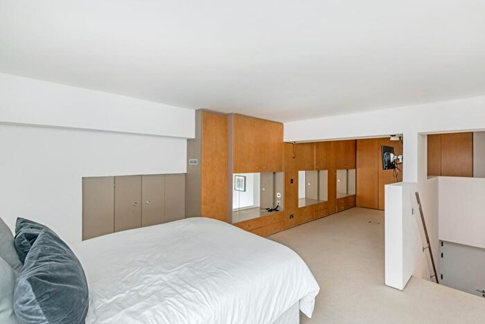 2 Bedroom Apartment To Rent In Hall Road London, NW8