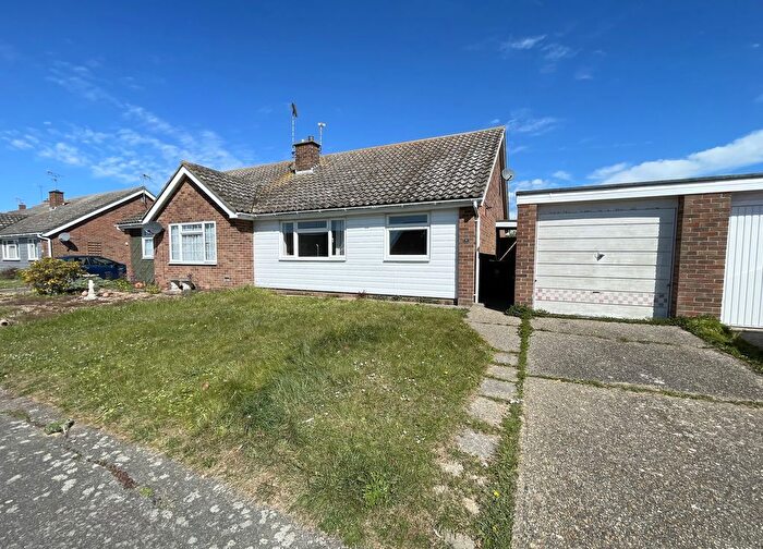 2 Bedroom Bungalow For Sale In Cedar Avenue, Brightlingsea, CO7
