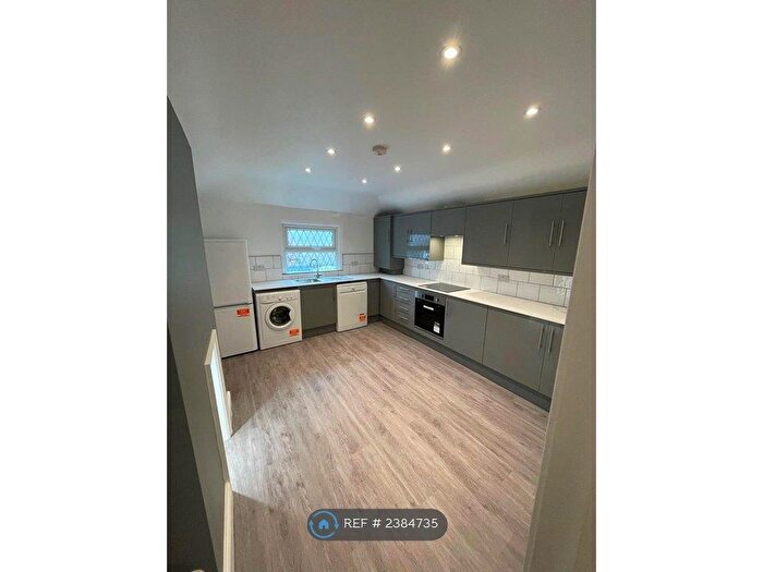 3 Bedroom Maisonette To Rent In Weir Road, London, SW12