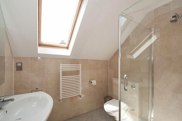 1 Bedroom Flat To Rent In Hayes Crescent, Temple Fortune, NW1
