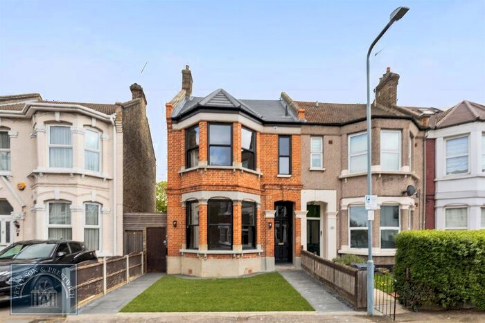 2 Bedroom Flat To Rent In Lonsdale Road, London, E11