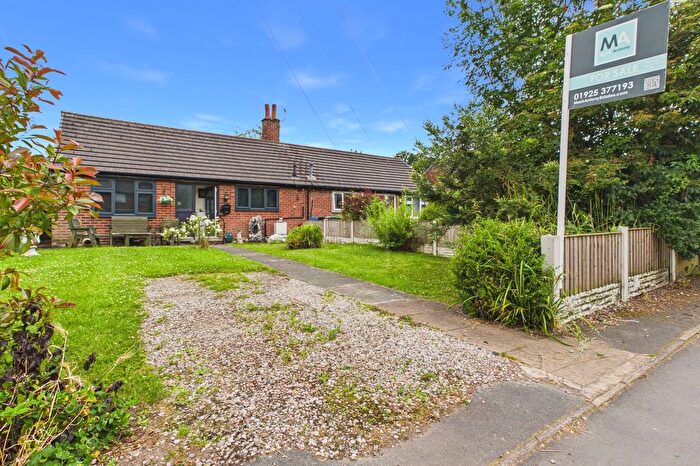2 Bedroom Semi-Detached Bungalow For Sale In Chapel Lane, Burtonwood, WA5