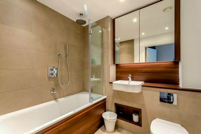 2 Bedroom Flat To Rent In Pipit Drive, Putney, London, SW15