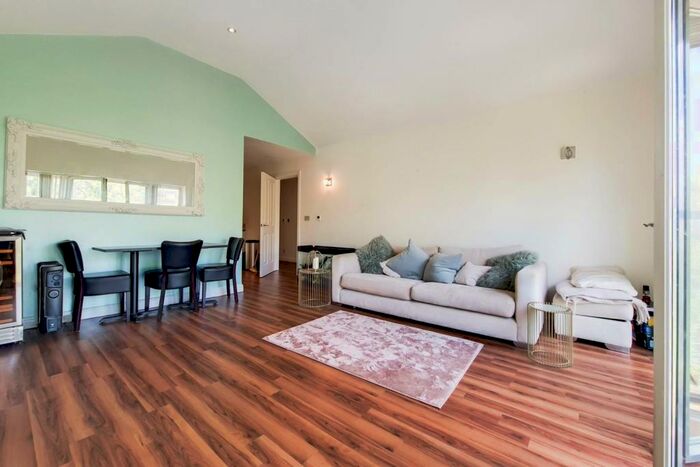 1 Bedroom Flat To Rent In Widmore Road, Bromley, BR1