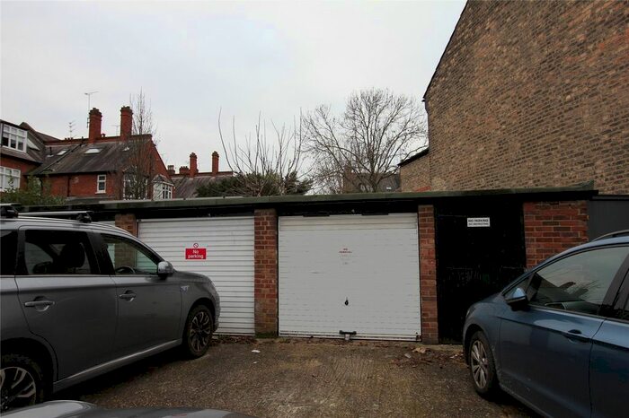 Parking/garage To Rent In Bryanstone Road, London N8