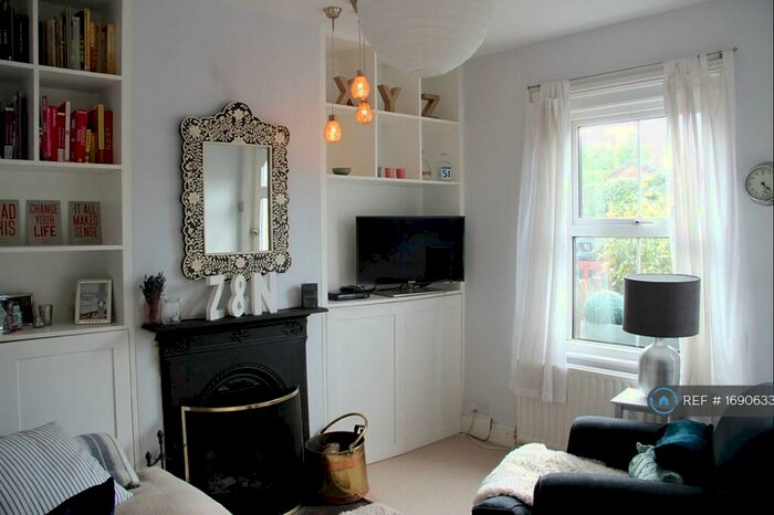 2 Bedroom Semi-Detached House To Rent In Moorfield, Haslemere, GU27
