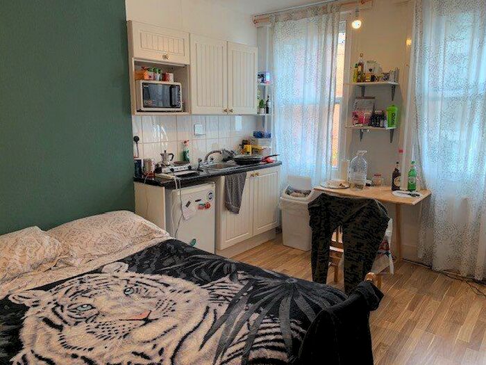 Studio To Rent In New Broadway, London, W5