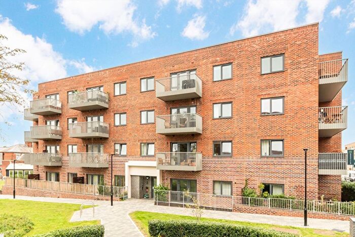 2 Bedroom Flat For Sale In Springfield Drive, Tooting, SW17