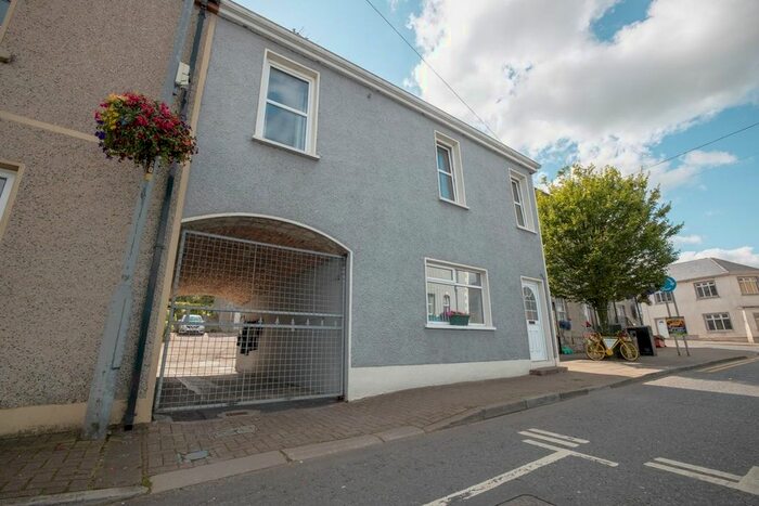 4 Bedroom End Of Terrace House For Sale In Market Street, Ederney, Enniskillen, BT93