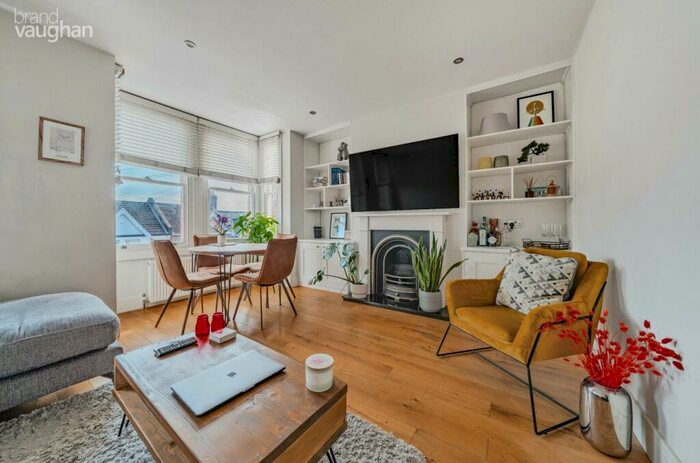 2 Bedroom Flat To Rent In Hollingbury Park Avenue, Brighton, East Sussex, BN1