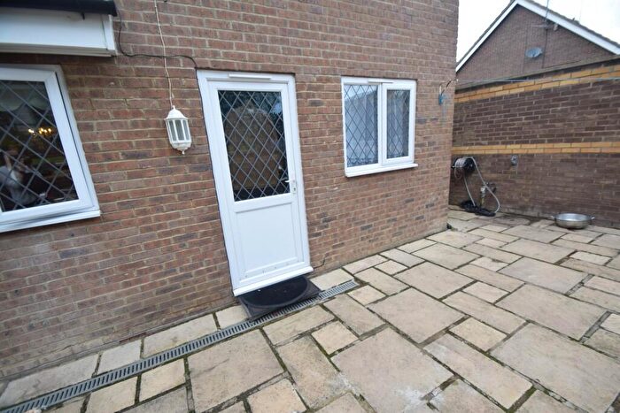 Studio To Rent In Old Bedford Road, Luton, Bedfordshire, LU2