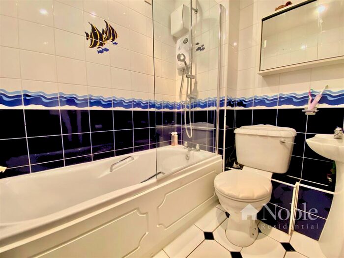 2 Bedroom Flat For Sale In Gresham Road, Brentwood, CM14