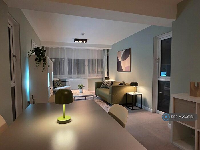 1 Bedroom Flat To Rent In Dudley Court, Glasgow, G41