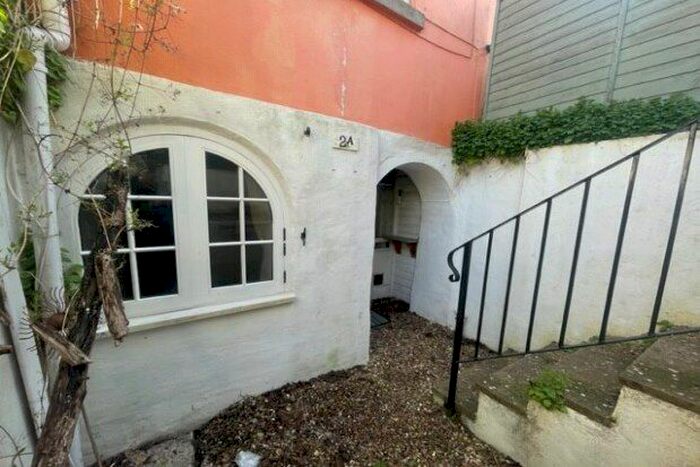 1 Bedroom Flat To Rent In York Terrace, Exeter, EX4