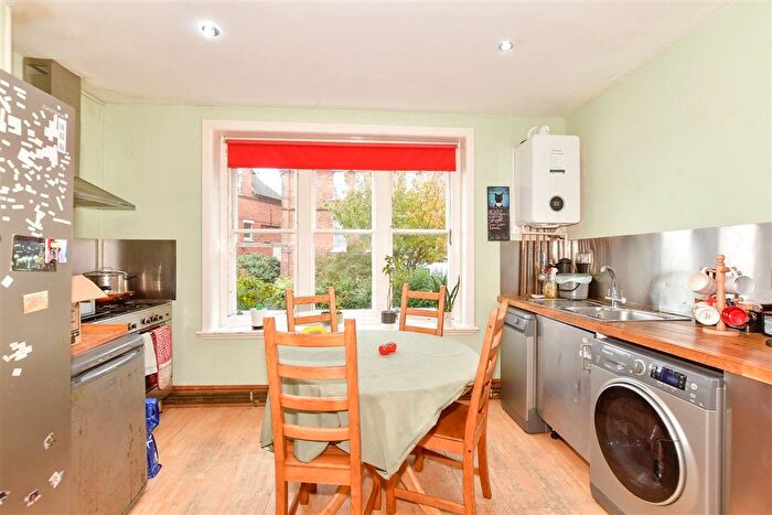 2 Bedroom Flat For Sale In Foord Road, Folkestone, Kent, CT20