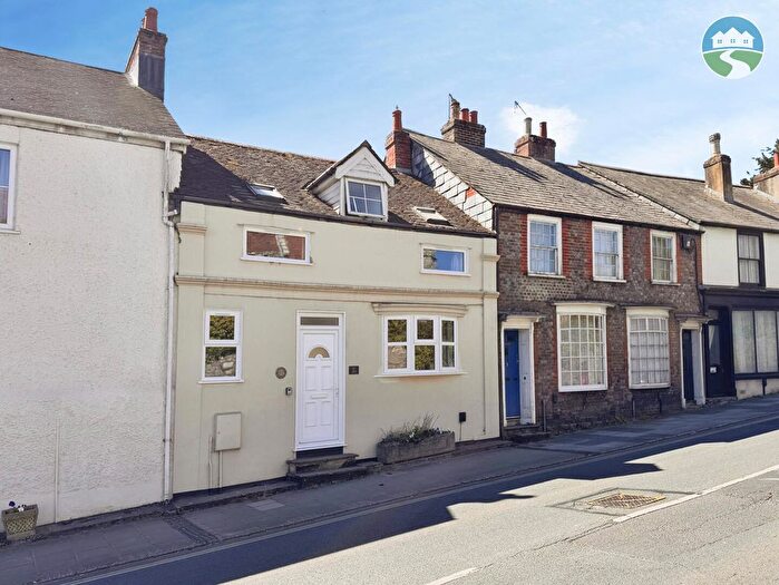 3 Bedroom Property To Rent In High Street, Carisbrooke, Newport, PO30