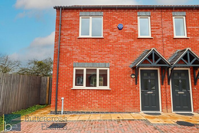 3 Bedroom Semi Detached House To Rent In Grove Gardens, Balderton, NG24