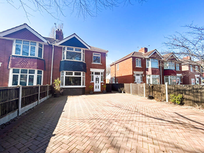 3 Bedroom Semi-Detached House For Sale In Scotter Road, DN15