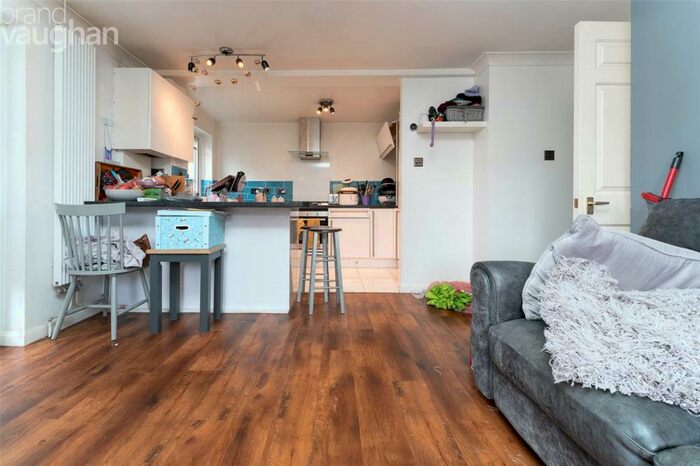 2 Bedroom Flat To Rent In Victory Mews, The Strand, Brighton, BN2