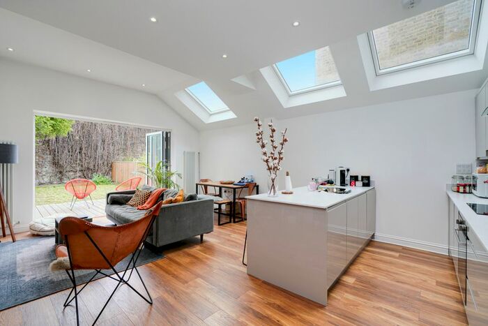 2 Bedroom Flat To Rent In Acton Lane, London, W3