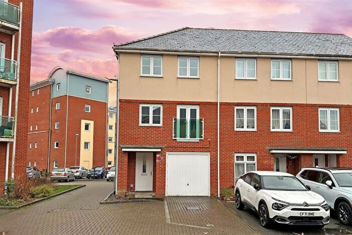 4 Bedroom End Terrace House For Sale In Gumbrell Mews, Redhill, RH1