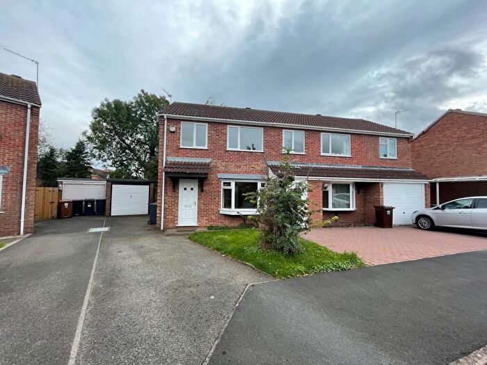 3 Bedroom Semi-Detached House To Rent In Ambleside Close, Sleaford, NG34