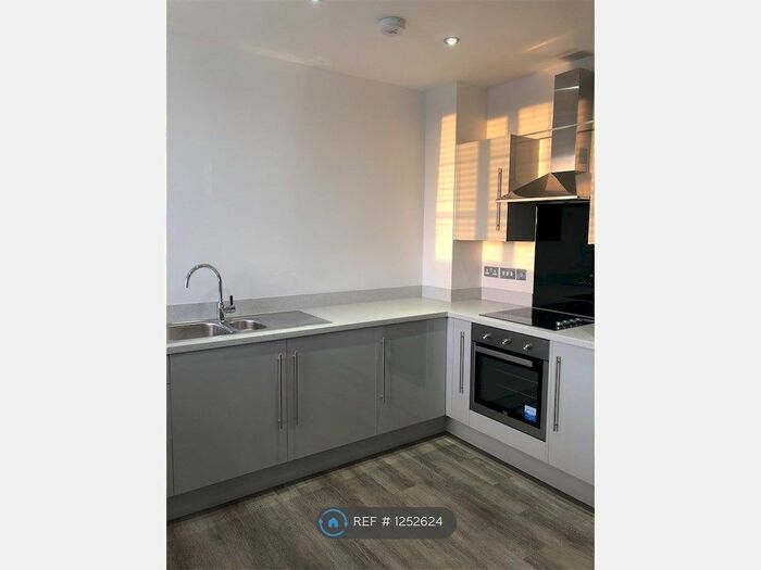 2 Bedroom Flat To Rent In Sycamore Court, Luton LU2